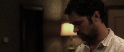 Кадр з фільму Навпроти по коридору