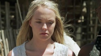 Кадр з фільму Імперія акул