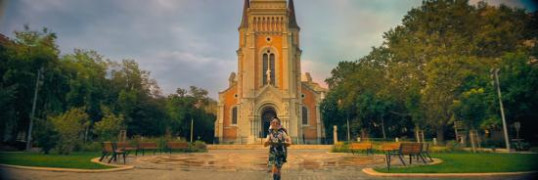 Кадр з фільму Монстр під ліжком