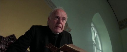 Кадр з фільму Англієць, який піднявся на пагорб, а спустився з гори