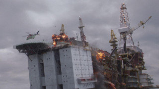 Кадр з фільму Палаюче море