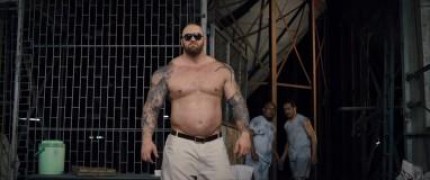 Кадр з фільму Кікбоксер повертається (реванш)