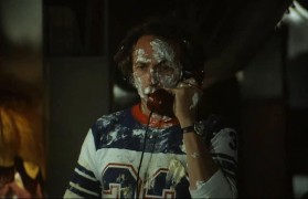 Кадр з фільму Далі нікуди