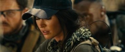 Кадр з фільму Хижачка