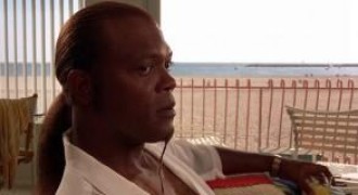 Кадр з фільму Джекі Браун