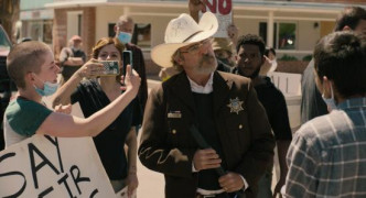 Кадр з фільму Еддінгтон