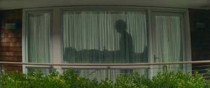 Кадр з фільму Низько