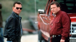 Кадр з фільму Чорний пес