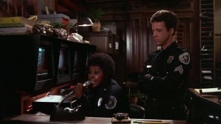 Кадр з фільму Поліцейська академія 2: Перше призначення