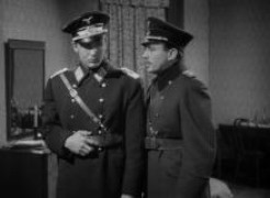 Кадр з фільму Бути чи не бути