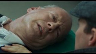 Кадр з фільму Сирота Бруклін