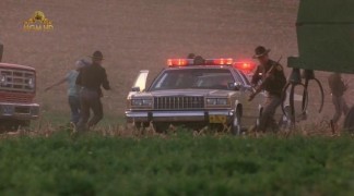 Кадр з фільму Далеко від дому