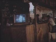 Кадр з фільму Ейр Америка