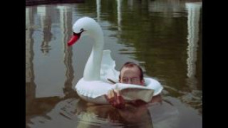 Кадр з фільму Не кажучи вже про всіх цих жінок