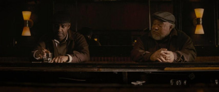 Кадр з фільму Паркани