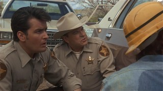 Кадр з фільму Поза законом