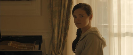 Кадр з фільму Замкнена