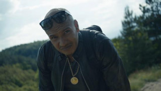 Кадр з фільму Грішні ангели