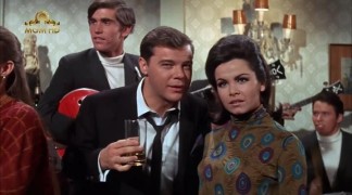 Кадр з фільму Громовий провулок