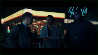 Кадр з фільму Знову в дії