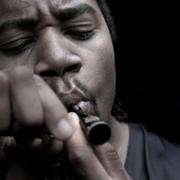 Кадр з фільму У тіні