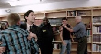 Кадр з фільму Відчуження (Учитель на заміну)