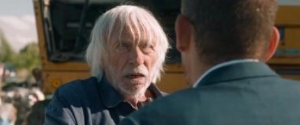 Кадр з фільму Від сім'ї не втечеш