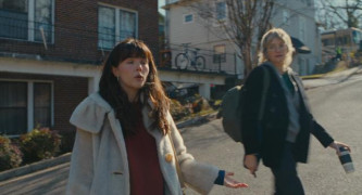 Кадр з фільму Кохатися втрьох