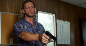 Кадр з фільму Порушуючи правила