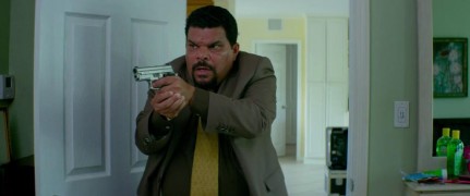 Кадр з фільму Шалена місія в Маямі