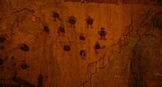 Кадр з фільму Дикі предки