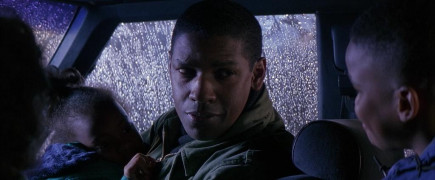 Кадр з фільму Багряний приплив