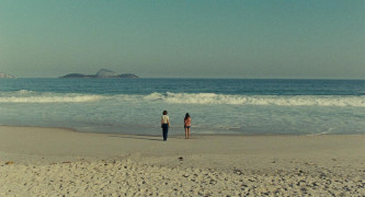 Кадр з фільму Я досі тут