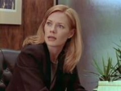 Кадр з фільму Заміжня за привидом