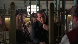 Кадр з фільму В облозі 2. Територія темряви