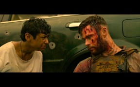 Кадр з фільму Евакуація