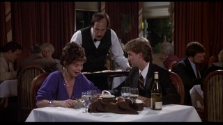 Кадр з фільму Магазин бікіні