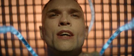 Кадр з фільму Бунтівний місяць. Частина 2: Та, що лишає шрами