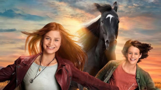 Кадр з фільму Східний вітер: Великий ураган