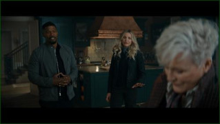 Кадр з фільму Знову в дії