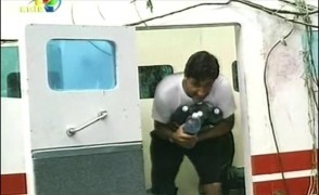 Кадр з фільму Дикуни