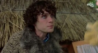 Кадр з фільму Сніданок на Плутоні