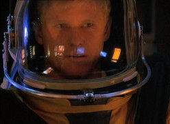 Кадр з фільму Повітряний мисливець