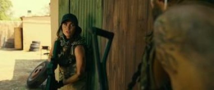 Кадр з фільму Хижачка