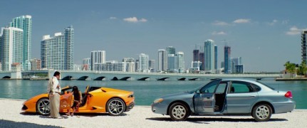 Кадр з фільму Шалена місія в Маямі