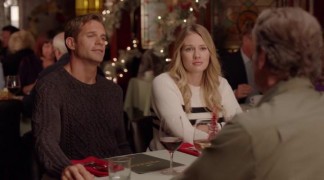 Кадр з фільму Повернення в Різдвяну бухту