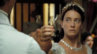 Кадр з фільму Кохання під час холери