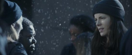 Кадр з фільму Незламна. Джерело понад усе