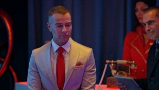 Кадр з фільму Грошовий літак