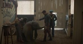 Кадр з фільму Дамбо